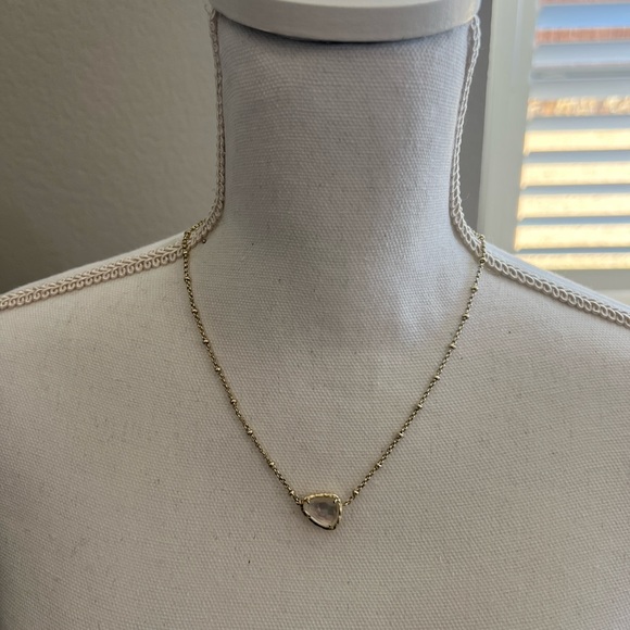 Kendra Scott Adjustable Pendant Necklace - Ivory Mother of Pearl/gold tone - EUC - Picture 2 of 4